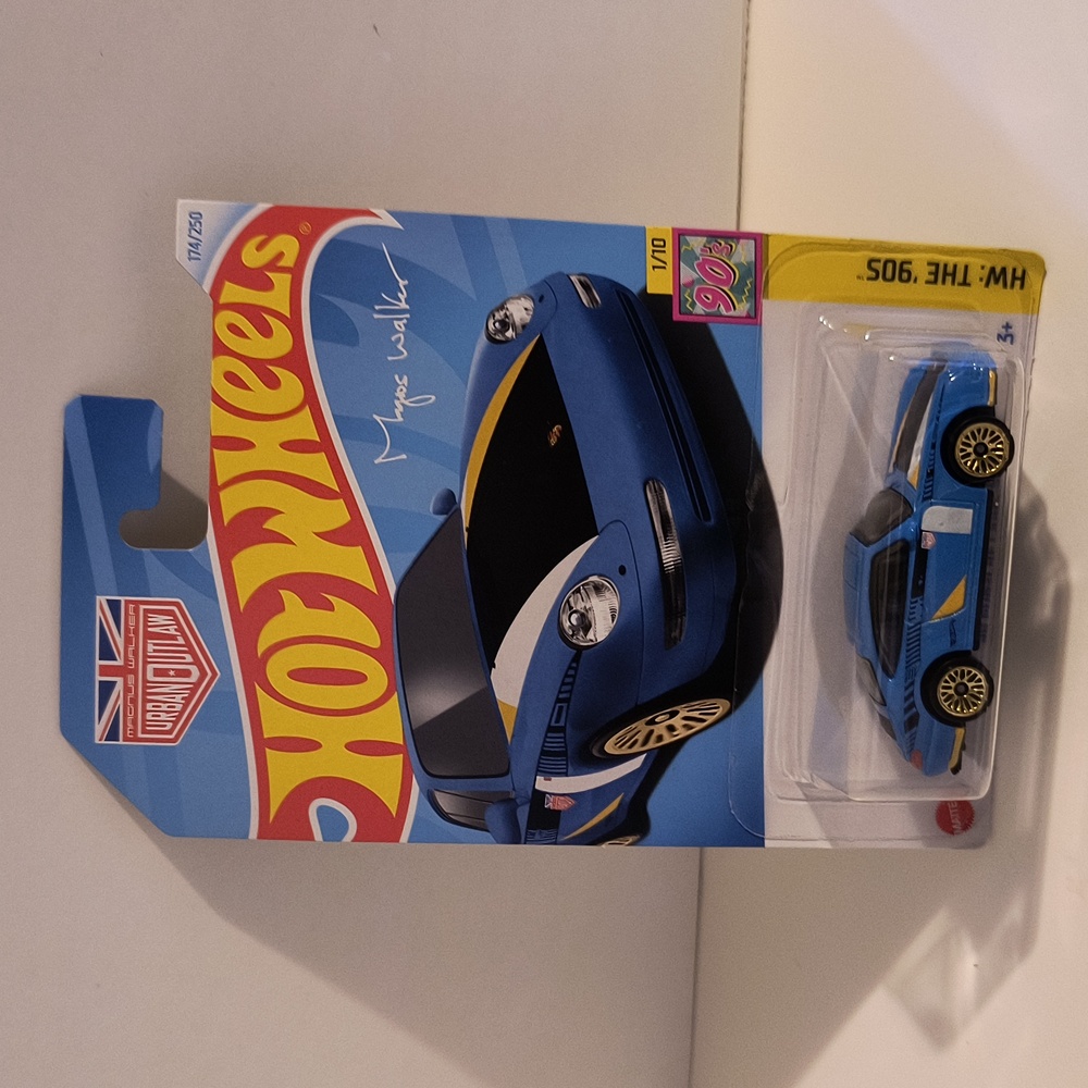 D9 Hot Wheels 96  Porsche Carrera with shipping protector